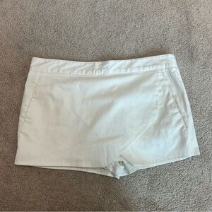 Aritzia Talula white envelope skort Sz 10